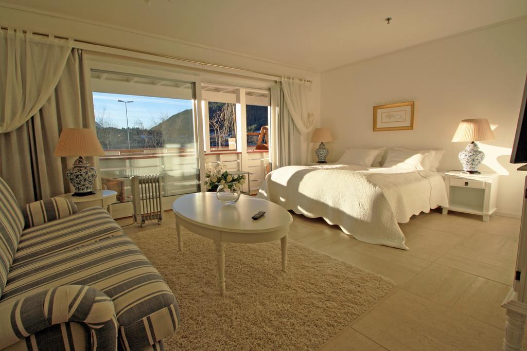 Sunde Fjord Hotel, Free And Easy Parking Solavagen Exterior foto